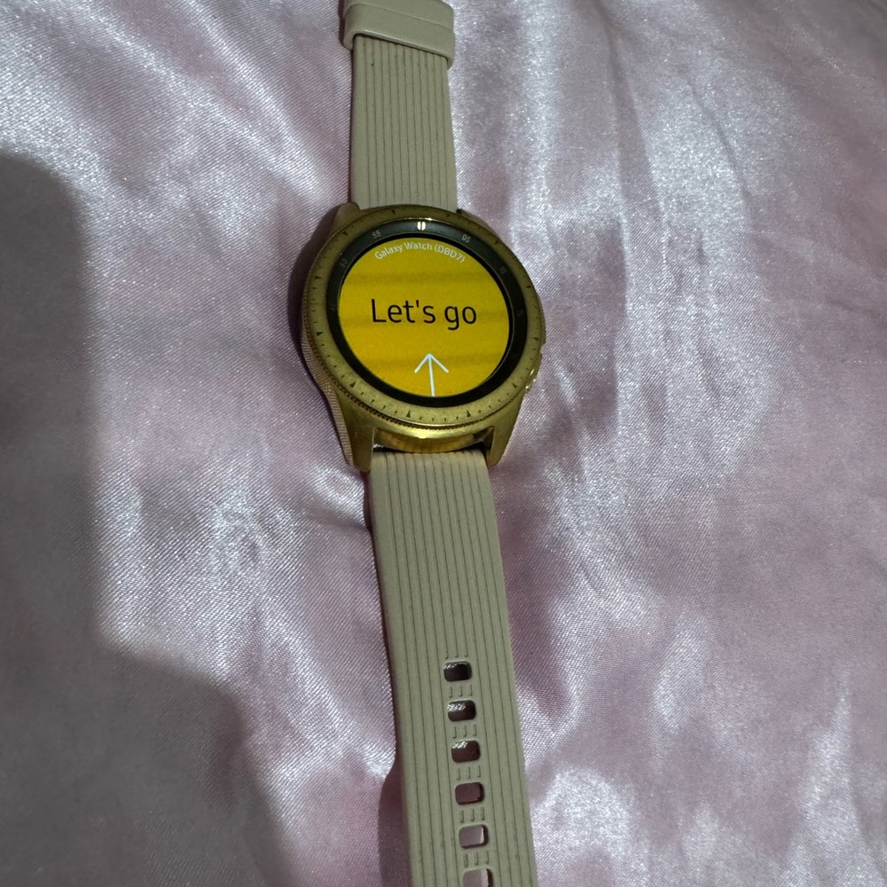 Like new Samsung Galaxy Watch in Rose Gold 42mm.